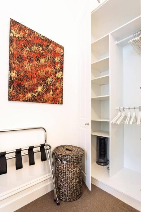 Albert Park Victorian House With Style And Art Gallery - Accommodation Broome 2