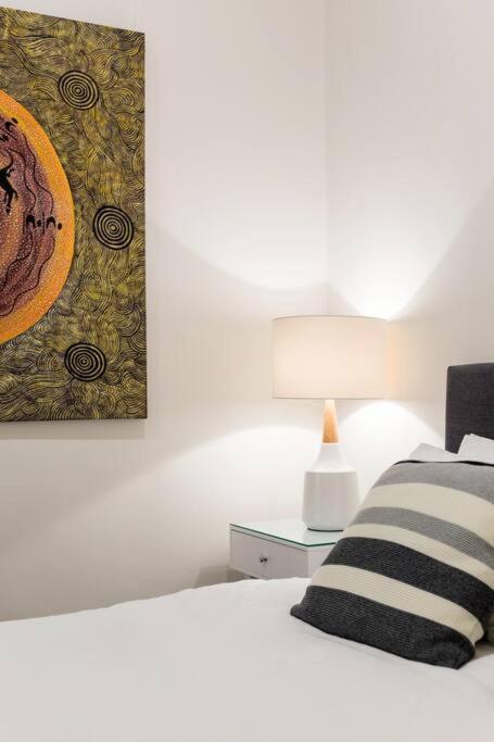 Albert Park Victorian House With Style And Art Gallery - Accommodation Broome 4