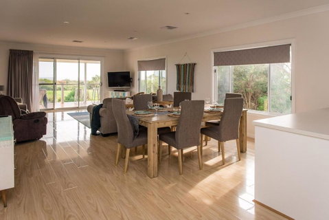 Aldinga Bay Bungalow Ocean View Retreat - Accommodation Broome 2