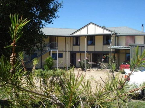 Alpzview Guesthouse - Accommodation Broome 0