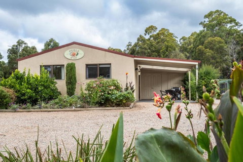 Altona Garden Retreat - Accommodation Broome 0
