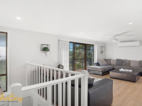 Amaroo Cres No 20 Fingal Bay Holiday Home - Accommodation Broome 0
