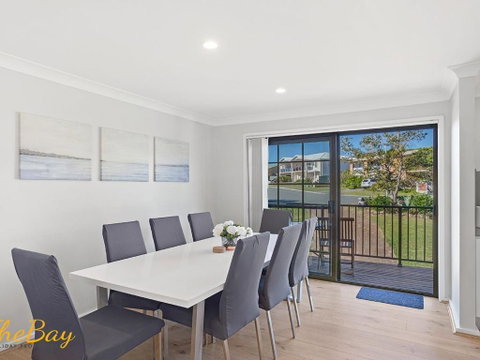 Amaroo Cres No 20 Fingal Bay Holiday Home - Accommodation Broome 1