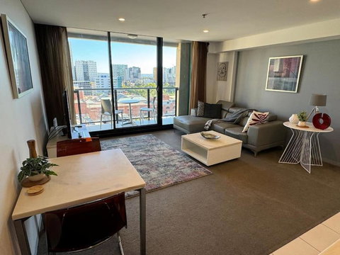 Amazing City Skyline Apartment - Pool, Gym, Sauna. - Accommodation Broome 0