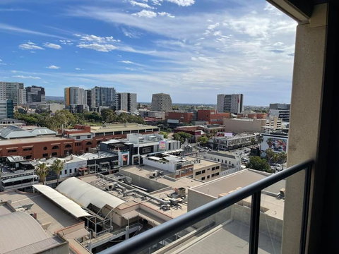 Amazing City Skyline Apartment - Pool, Gym, Sauna. - Accommodation Broome 2