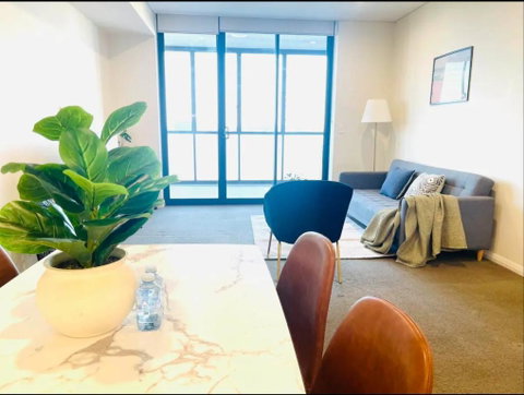Amazing City View 2 Bedroom Condo 1 Min Station - Accommodation Broome 2