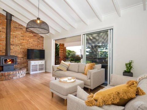Anacapri - Pet Friendly - Opposite Beach - Fireplace - Accommodation Broome 2