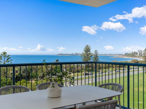 Alex Beachfront Apartment - Accommodation Broome 4