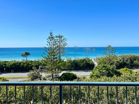 Alex Beachfront Apartment - Accommodation Broome 1