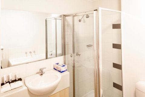 Amazing Accommodations: St Kilda - Accommodation Broome 2