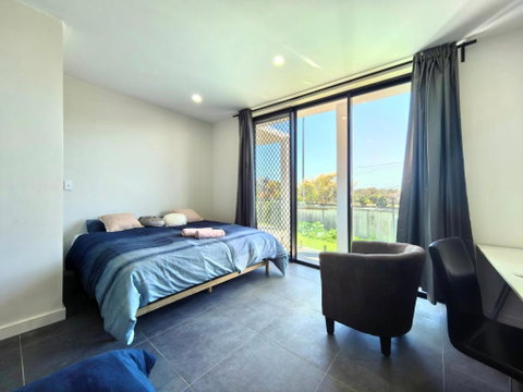Aircon And Private Bathroom Walk To Train Station With Free Wifi Kitchen And Laundry - Accommodation Broome 0