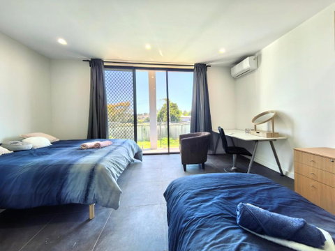 Aircon And Private Bathroom Walk To Train Station With Free Wifi Kitchen And Laundry - Accommodation Broome 3