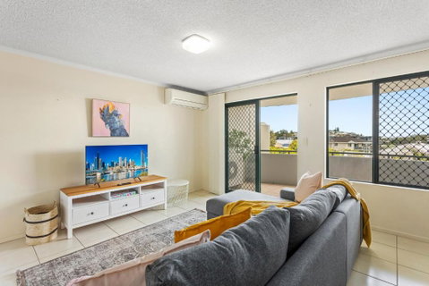 Albion Convenient Hideaway With Parking & Balcony - Accommodation Broome 0