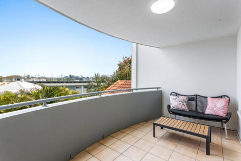 Albion Convenient Hideaway With Parking & Balcony - Accommodation Broome 4