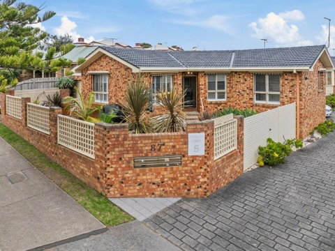 Apartment In Cowes Central On Chapel - Accommodation Broome 0