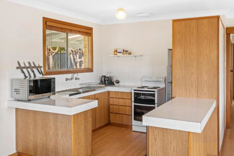 Apples - Accommodation Broome 1