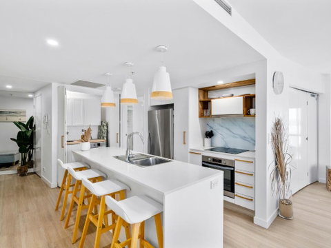 Artique - Hosted By Coastal Letting - Accommodation Broome 1