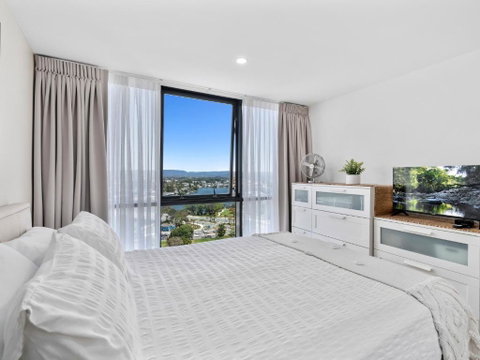 Artique - Hosted By Coastal Letting - Accommodation Broome 4
