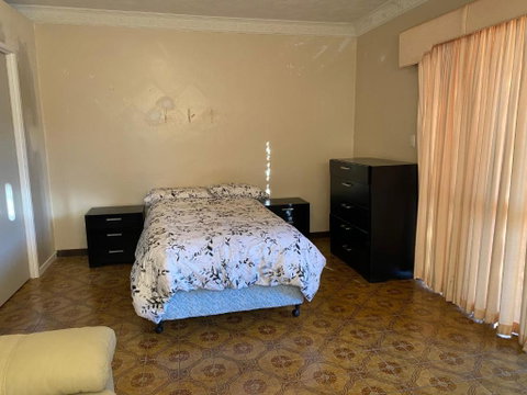 Aspley Large Room & Share Bathroom With Other Guests - Accommodation Broome 1