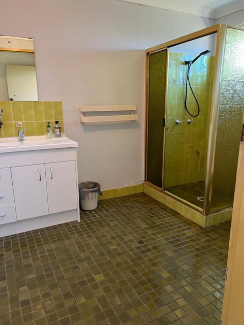 Aspley Large Room & Share Bathroom With Other Guests - Accommodation Broome 3