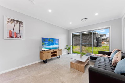 Austral Brand New 3Br House With WiFi & Parking - Accommodation Broome 1