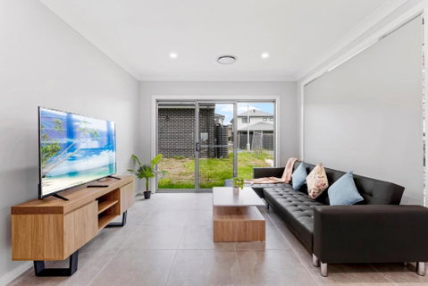 Austral Brand New 3Br House With WiFi & Parking - Accommodation Broome 2