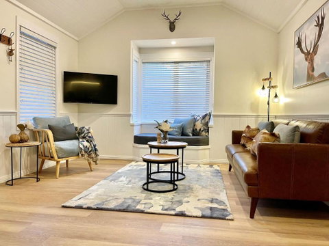 Autumn Beauty - Alpine Cottage 5 - Accommodation Broome 1