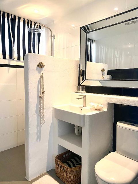 Avalon Beach Cottage- The Islander - Accommodation Broome 3