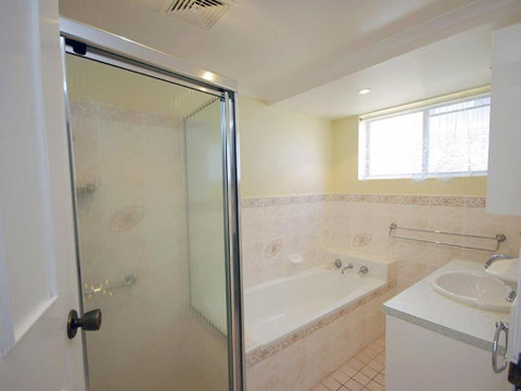 Avilla Court 1 - Accommodation Broome 4