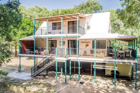 Banksia House - On Main Beach, Agnes Water - Accommodation Broome 2