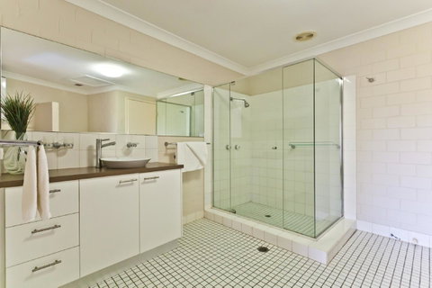 The Islander - Accommodation Broome 38