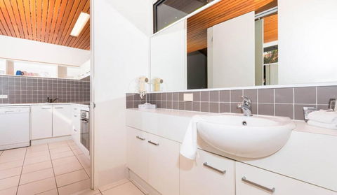 #162 Nautilus Resort - Accommodation Broome 3