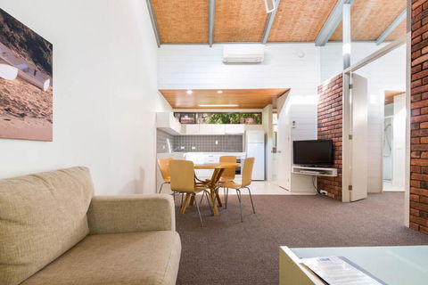 #162 Nautilus Resort - Accommodation Broome 1