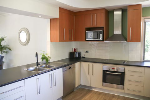 'Top Tier' Dog Friendly Holiday Home - Accommodation Broome 1