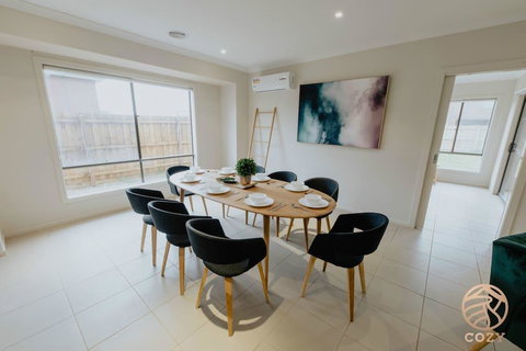 113, Balanchin Street Family Resort In Point Cook - Accommodation Broome 2