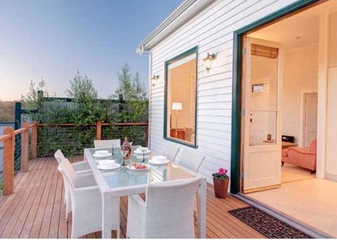 1880s Kananook Boutique Historic Luxury Apartment FSC Private Villa Bairnsdale - Accommodation Broome 0