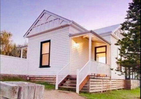1880s Kananook Boutique Historic Luxury Apartment FSC Private Villa Bairnsdale - Accommodation Broome 1