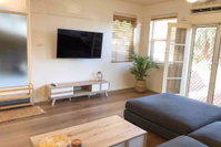 2 Bedroom SHORT walk to CBDBEACH and DARBY ST