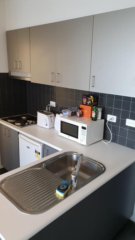 2 Bedrooms CBD FREE Tram Apartment (Melb Central, China Town, Queen Victoria Market, Melbourne University, RMIT, Etc) - Accommodation Broome 2
