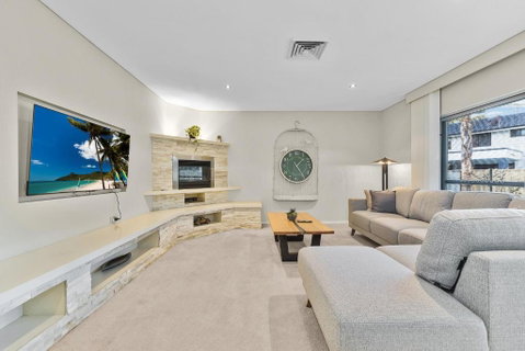 Beautiful House In Sylvania Waters - Accommodation Broome 3