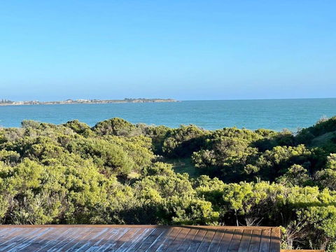 C4 Miles Beach Shack - Accommodation Broome 1