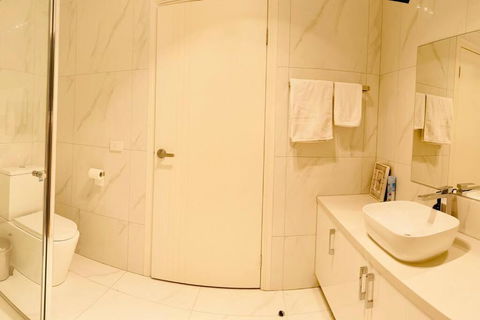 D121 Fabulous Marsh Stay - Accommodation Broome 2