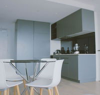 2Bed 2Bath Minimalist Apartment in CBD - Accommodation Broome