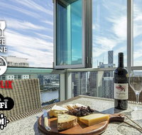 2BR EPIC VIEWS  CBD  2 Cars  Pool Wine Gym Netflix - Accommodation Broome