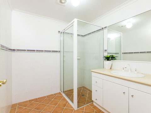 3 'Peninsula Waters', 2-4 Soldiers Point Rd - Beautiful Air Conditioned Unit With Pool, Lift & WIFI - Accommodation Broome 2