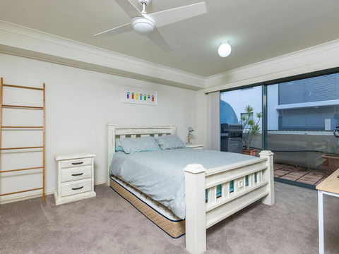 3 'Peninsula Waters', 2-4 Soldiers Point Rd - Beautiful Air Conditioned Unit With Pool, Lift & WIFI - Accommodation Broome 0