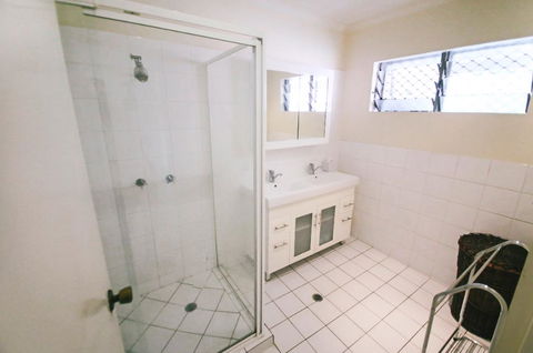3 Bedroom Apartment // Spence St - Accommodation Broome 2