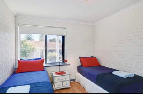 3 Oceans Apartments - Scarborough - Accommodation Broome 1