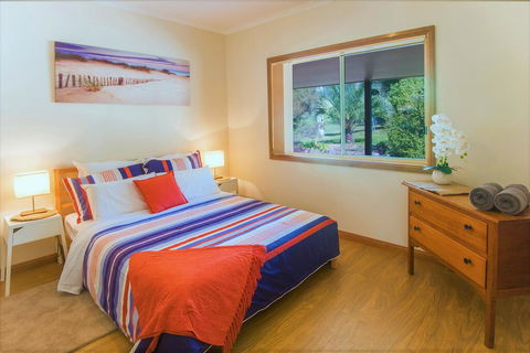 32 Zachary Drive Farm Stay Iconic Water Views - Accommodation Broome 2