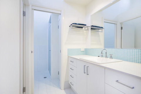 33 Bangalow - Narrawallee's Beautiful Bungalow - Accommodation Broome 1